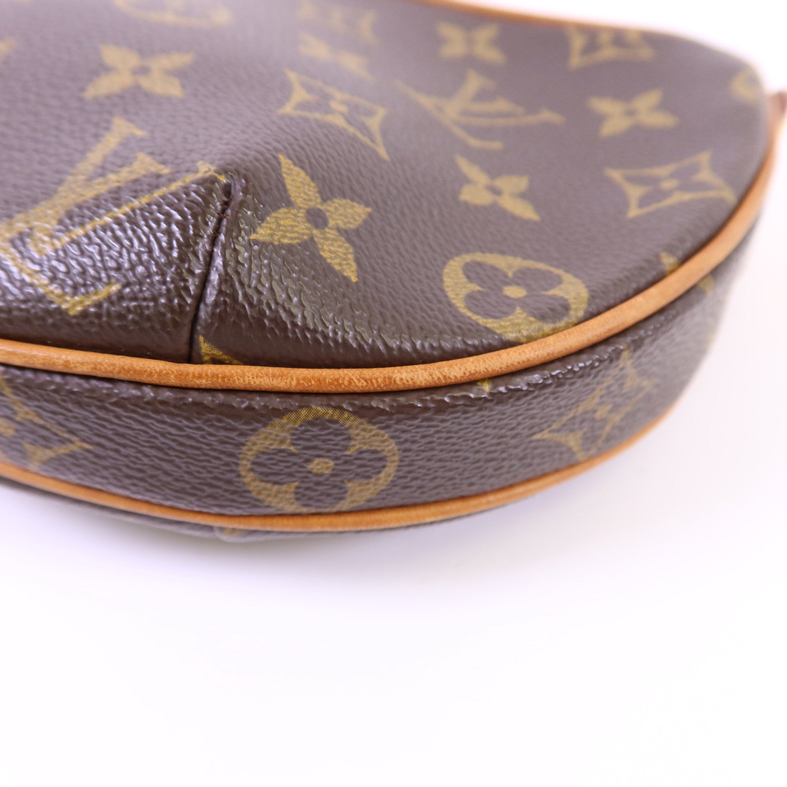 LOUIS VUITTON Monogram Pochette Croissant金扣肩背袋