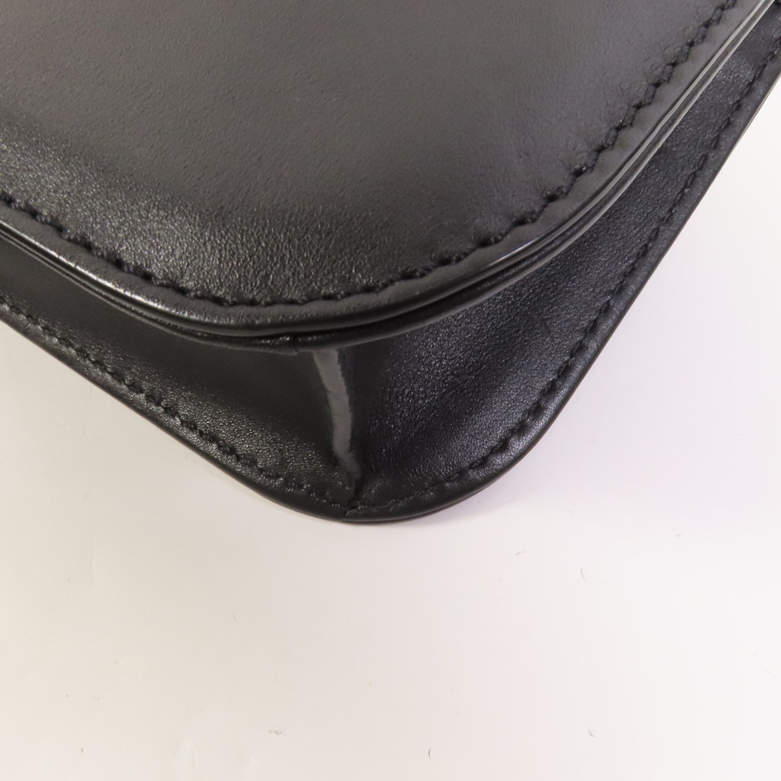 Valentino 牛皮皮革Mini Rockstud Glam Lock金扣肩背袋