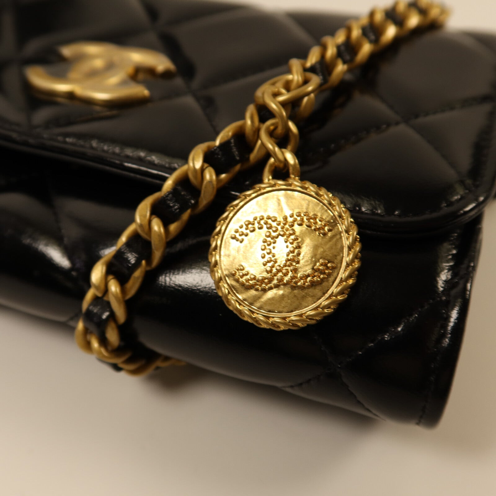 CHANEL 牛皮皮革WOC Wallet On Chain金扣鏈帶肩背袋