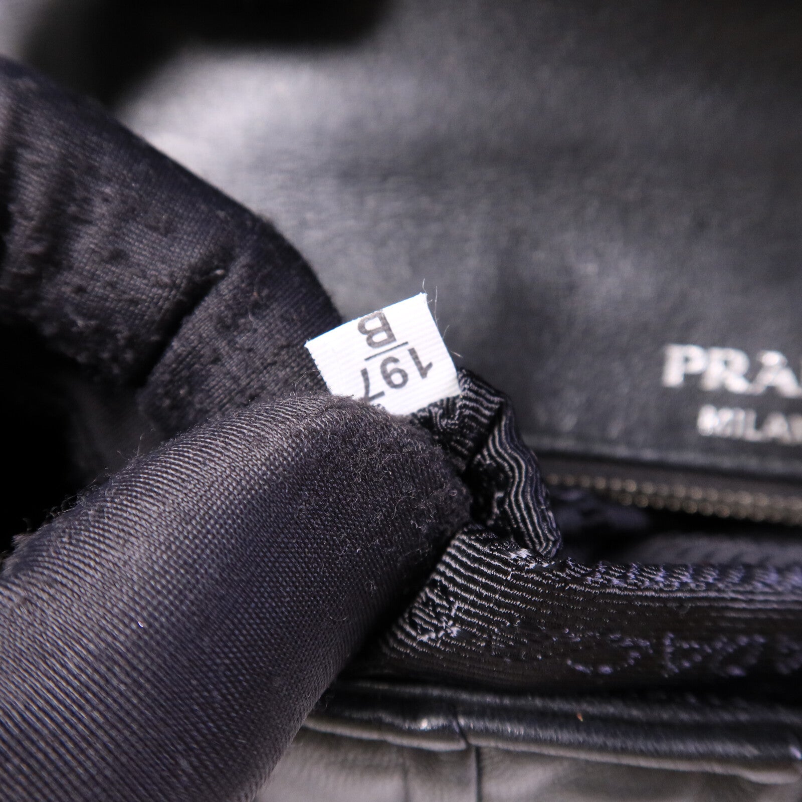 PRADA 羊皮皮革Shoulder Bag鏈帶肩背袋
