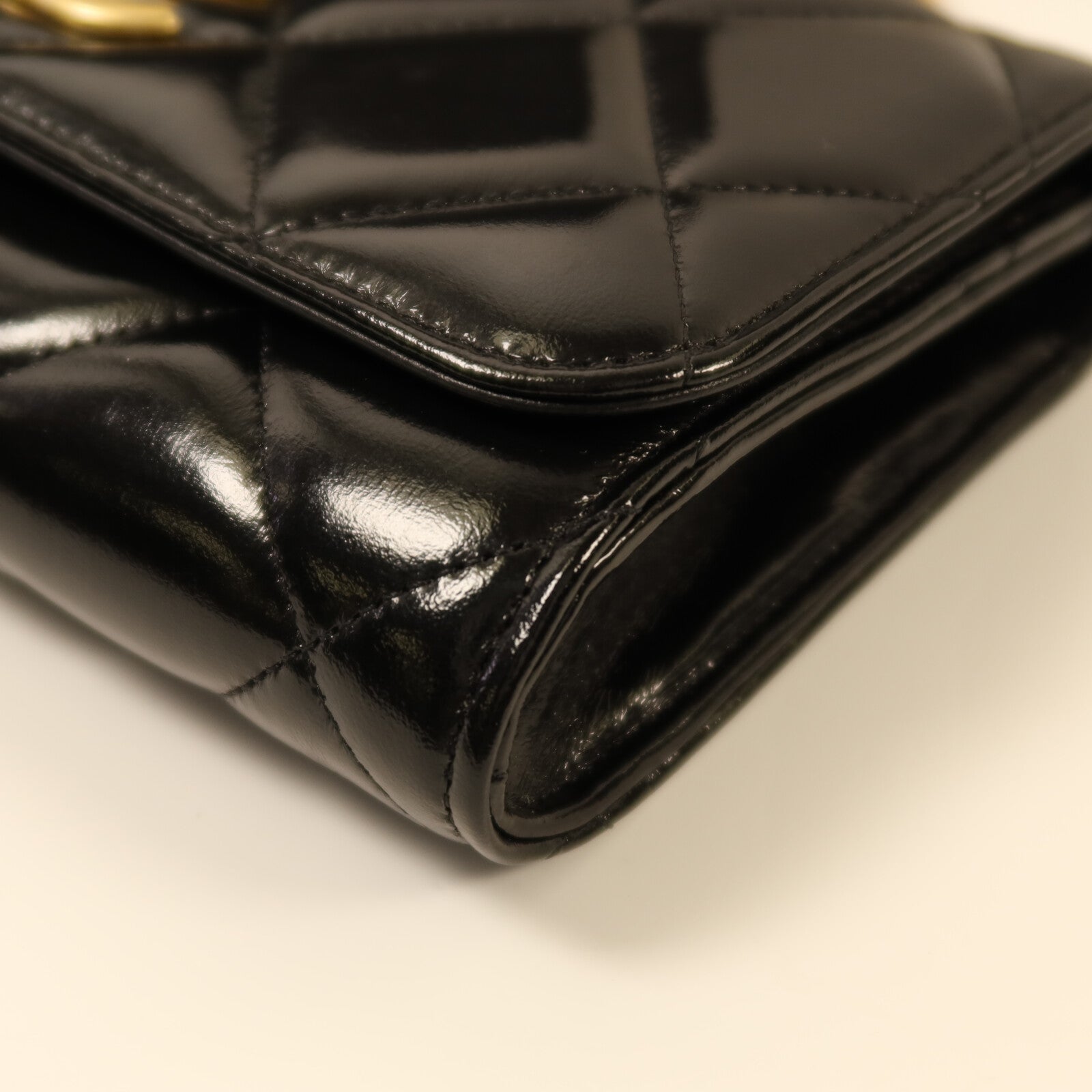 CHANEL 牛皮皮革WOC Wallet On Chain金扣鏈帶肩背袋