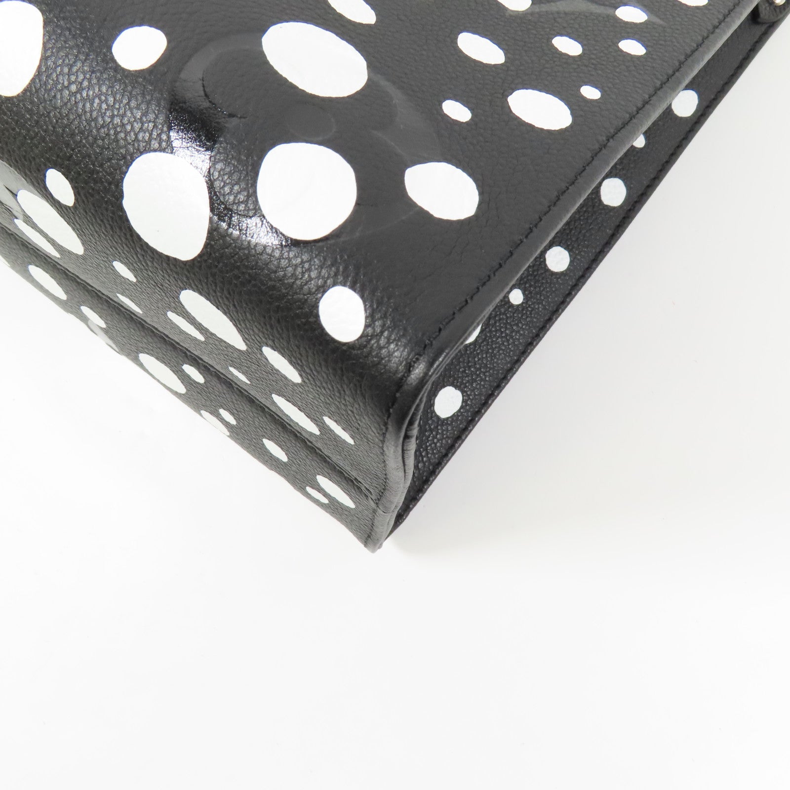 LOUIS VUITTON Embossed On The Go MM銀扣手挽肩背兩用袋