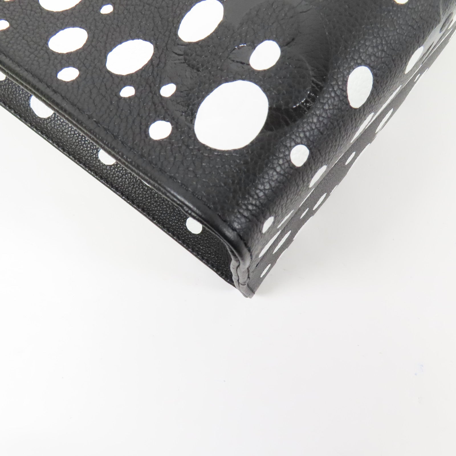 LOUIS VUITTON Embossed On The Go MM銀扣手挽肩背兩用袋