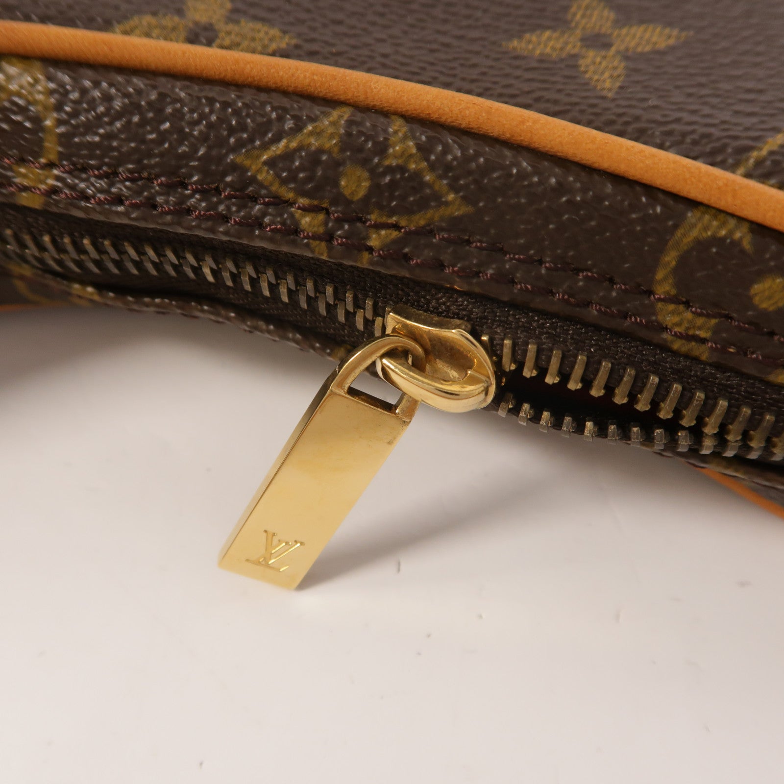 LOUIS VUITTON Monogram Pochette Croissant金扣肩背袋棕色