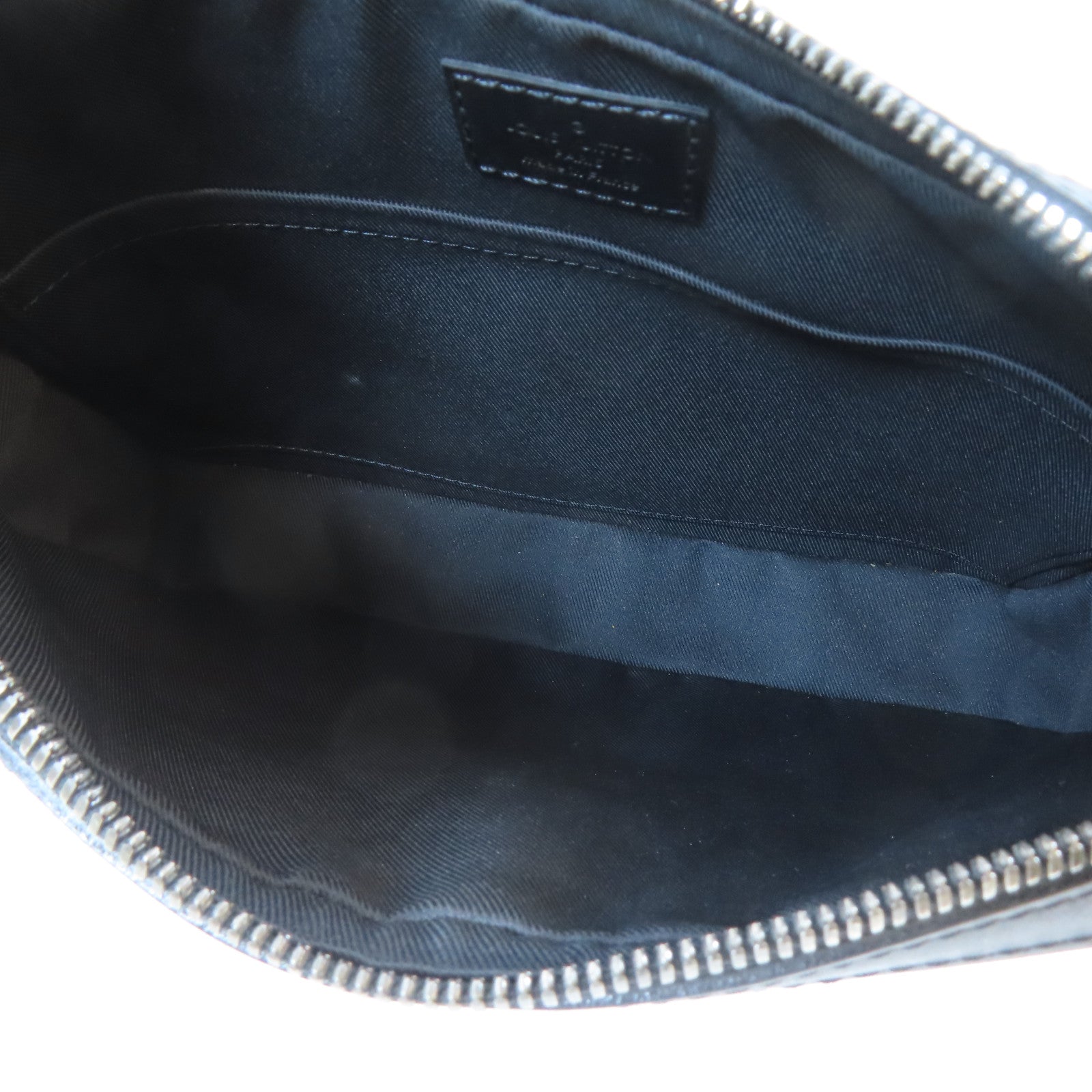 LOUIS VUITTON Monogram Eclipse Reverse Trio Messenger銀扣肩背袋黑色