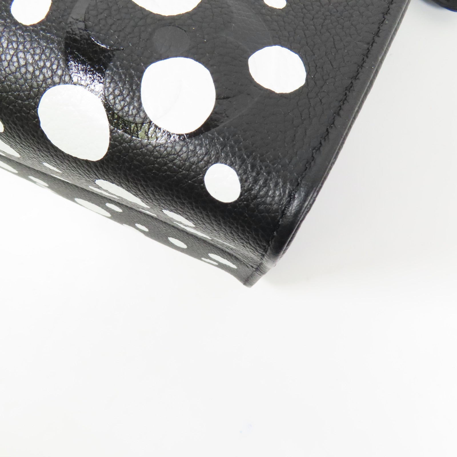 LOUIS VUITTON Embossed On The Go MM銀扣手挽肩背兩用袋