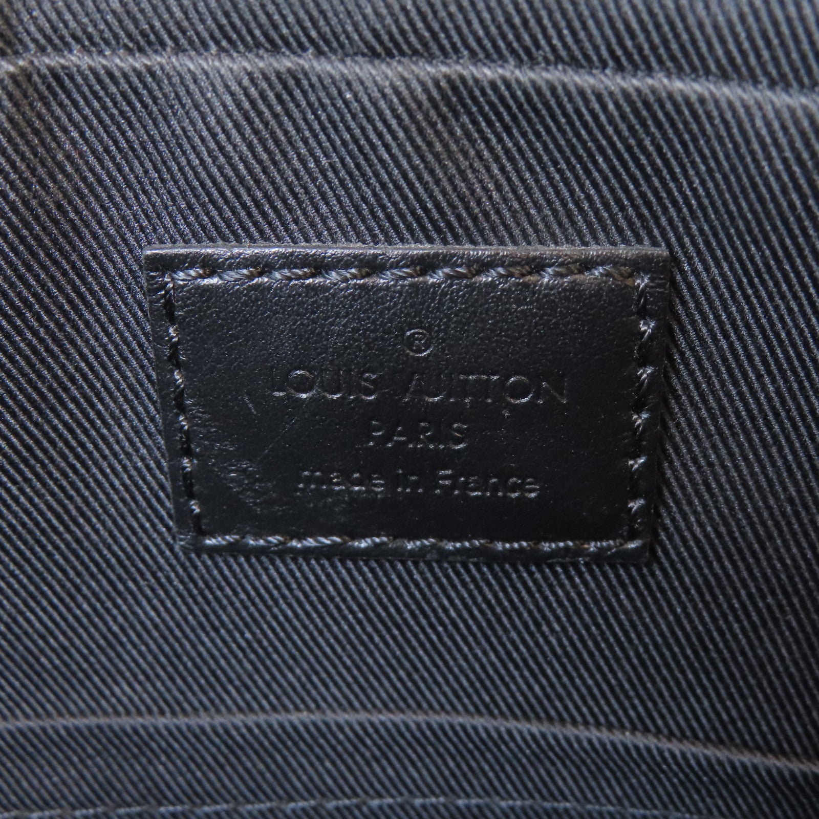 LOUIS VUITTON Monogram Eclipse Reverse Trio Messenger銀扣肩背袋黑色