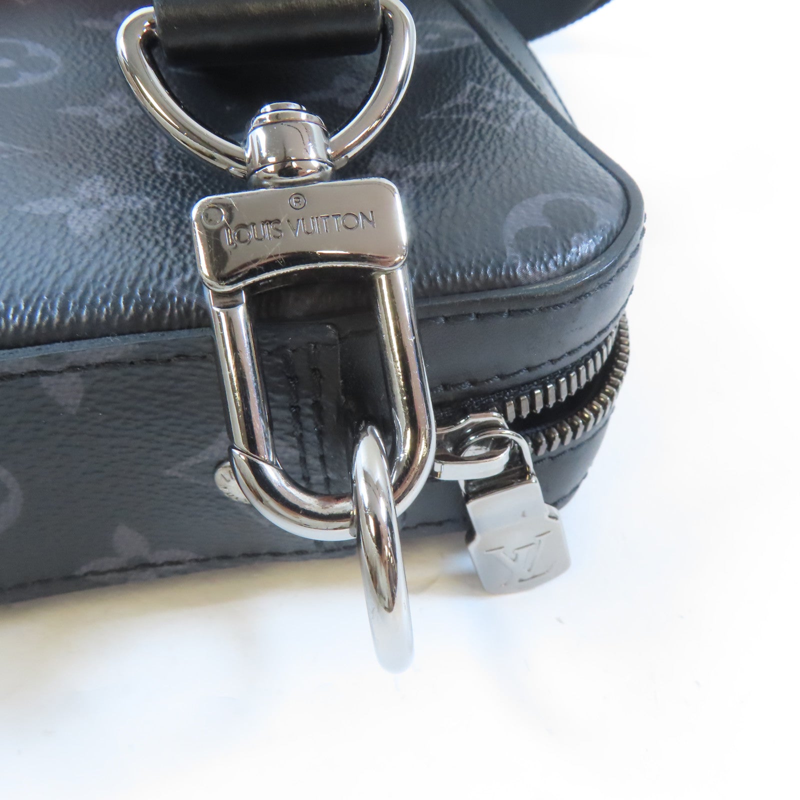 LOUIS VUITTON Monogram Eclipse Reverse Trio Messenger銀扣肩背袋黑色