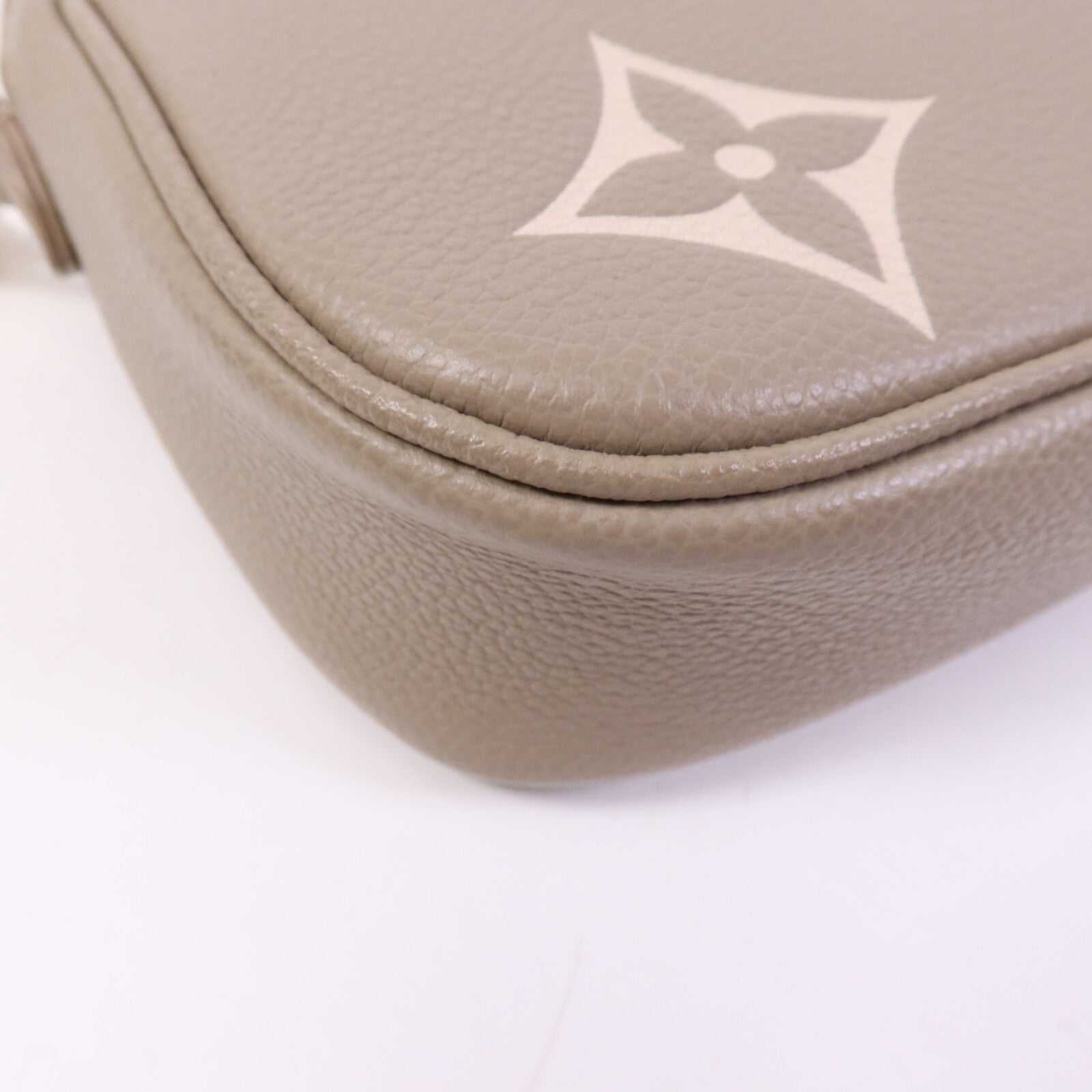LOUIS VUITTON Monogram Empreinte WOC Ivy金扣鏈帶肩背袋