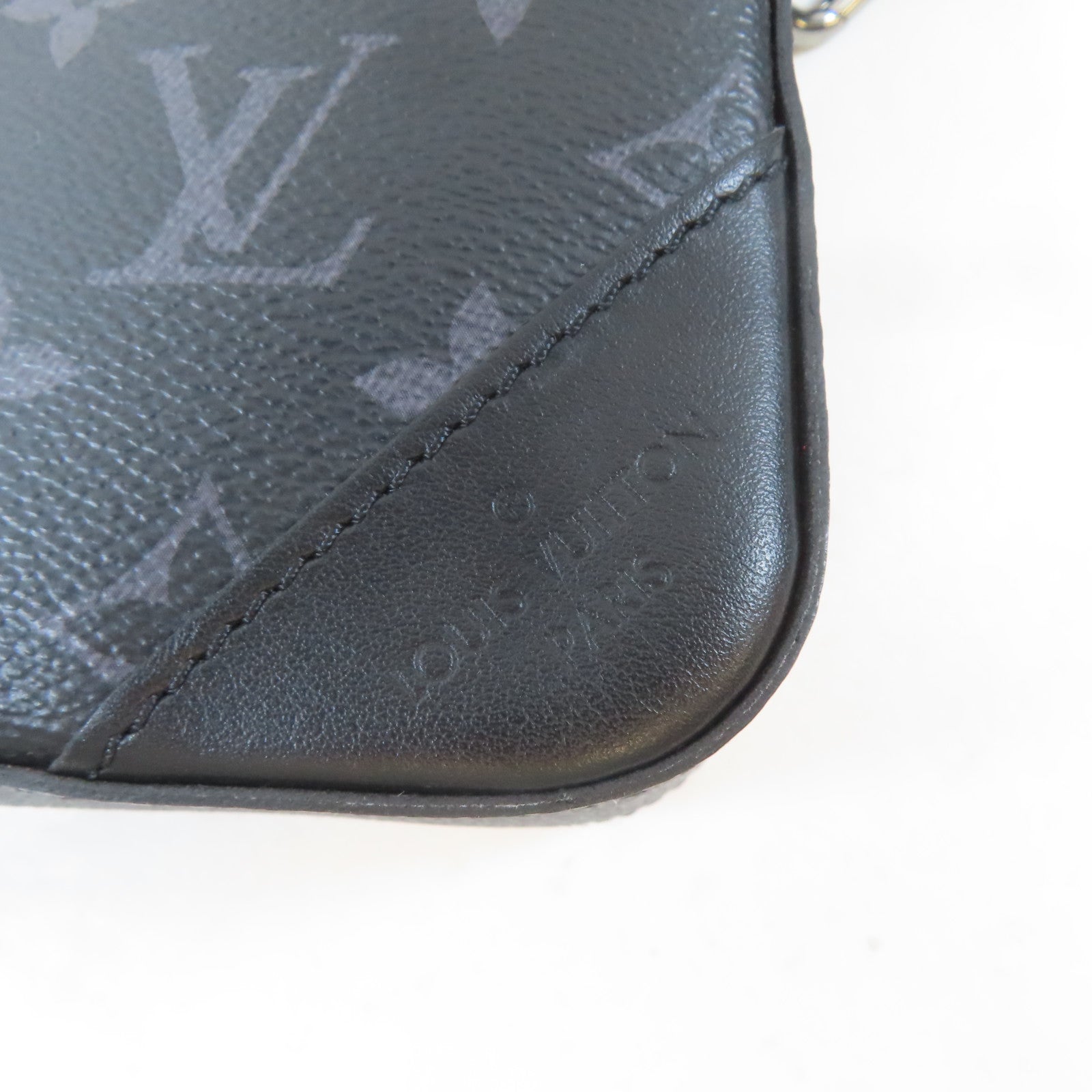 LOUIS VUITTON Monogram Eclipse Reverse Trio Messenger銀扣肩背袋黑色