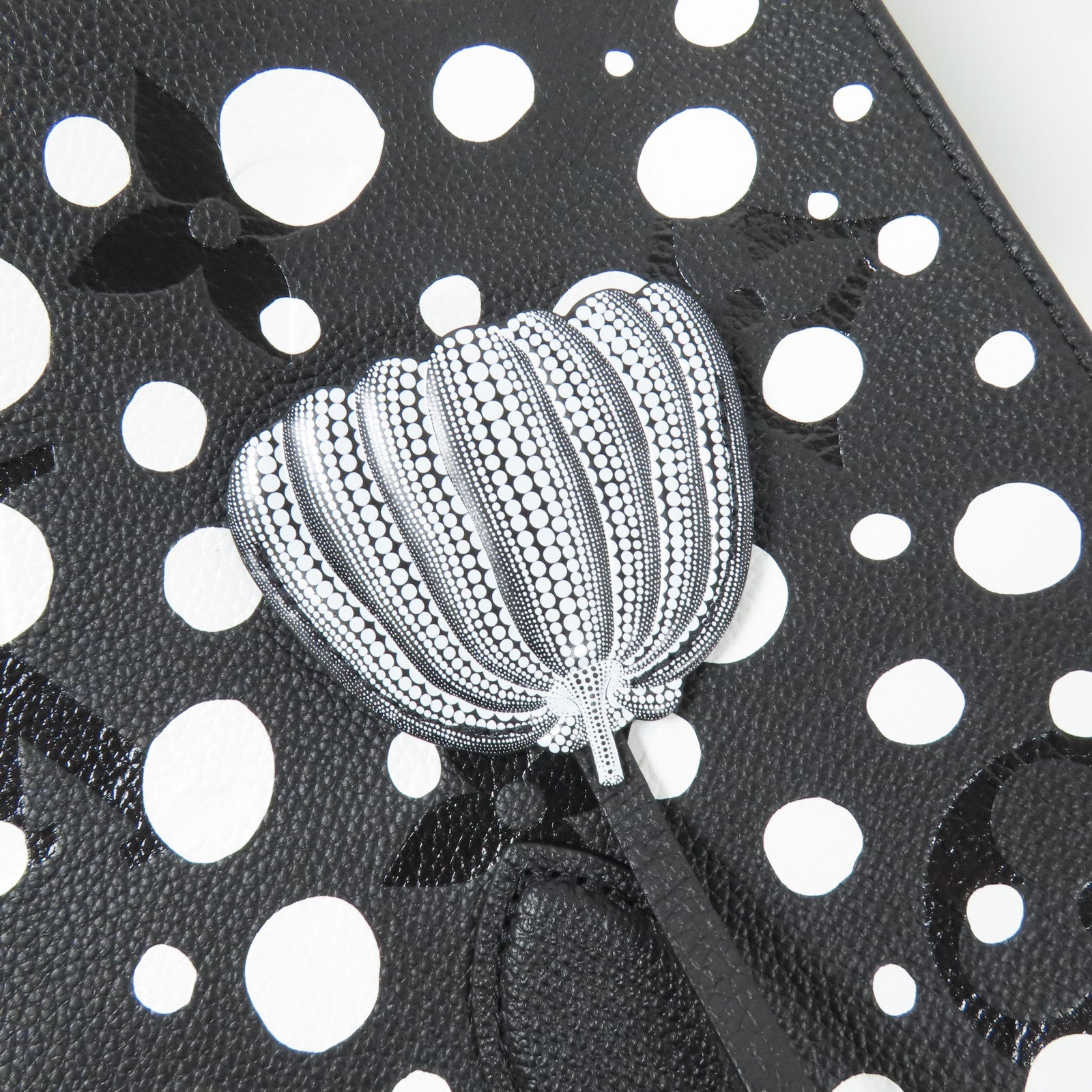 LOUIS VUITTON Embossed On The Go MM銀扣手挽肩背兩用袋