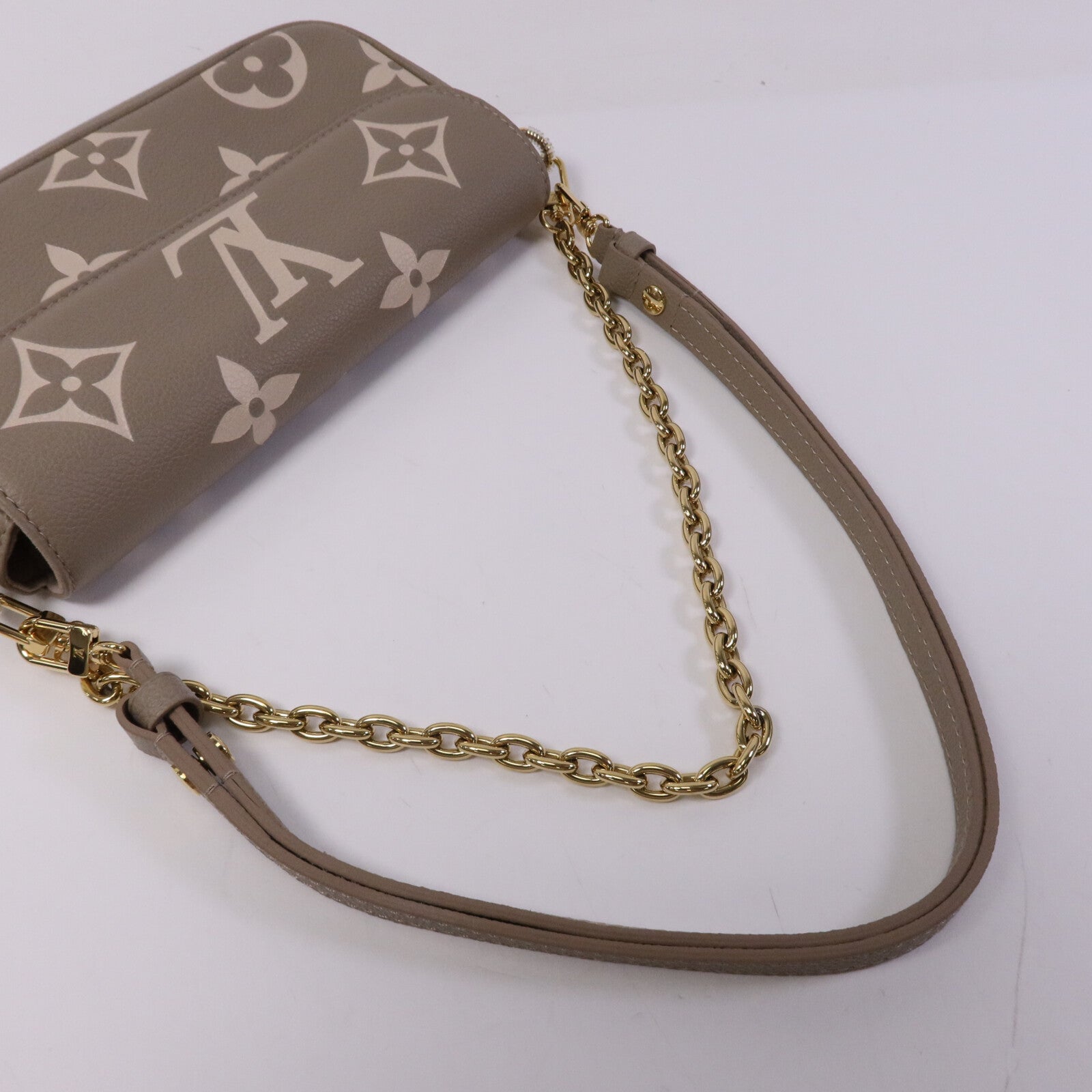 LOUIS VUITTON Monogram Empreinte WOC Ivy金扣鏈帶肩背袋