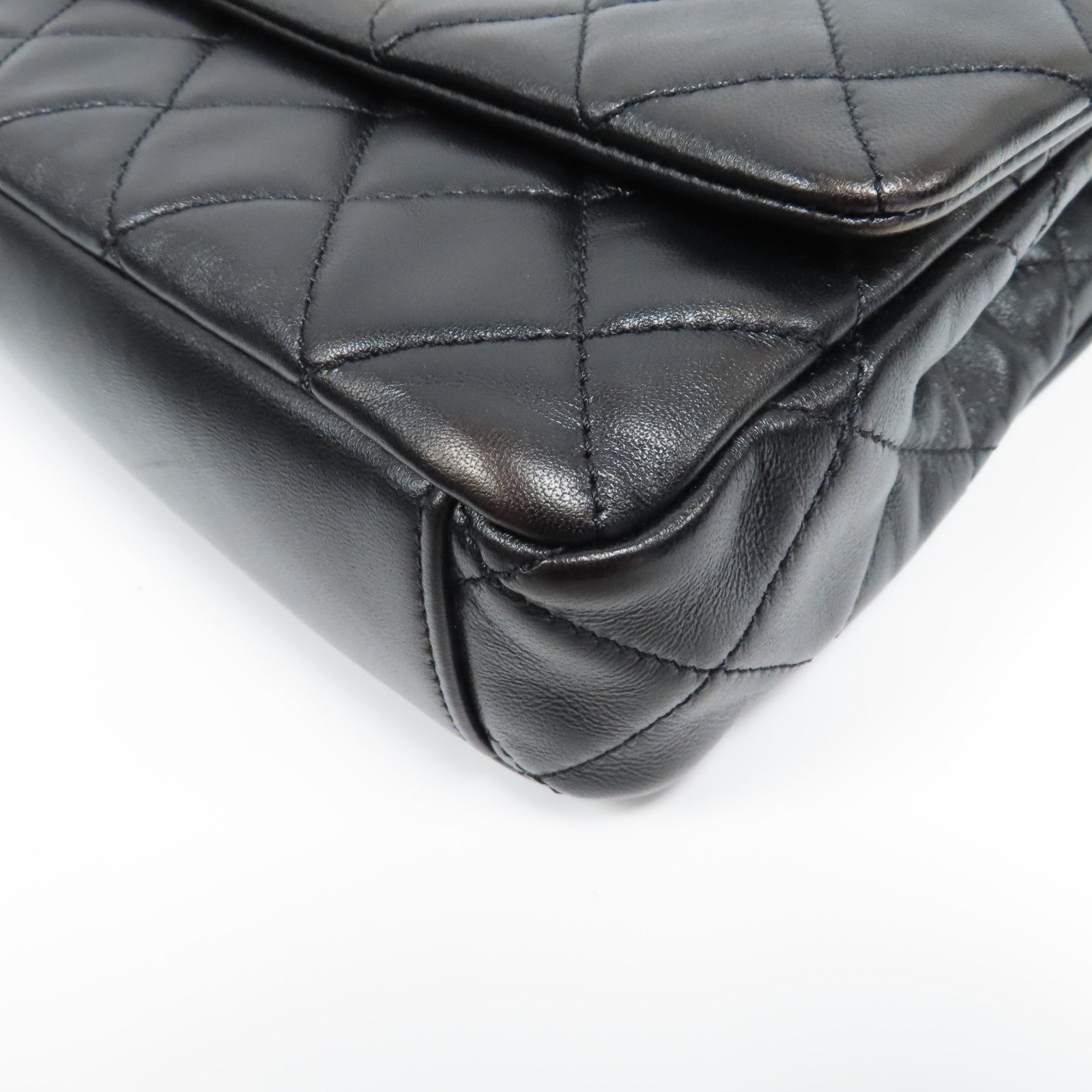 CHANEL 菱格羊皮皮革Chain Shoulder金扣鏈帶肩背袋黑色