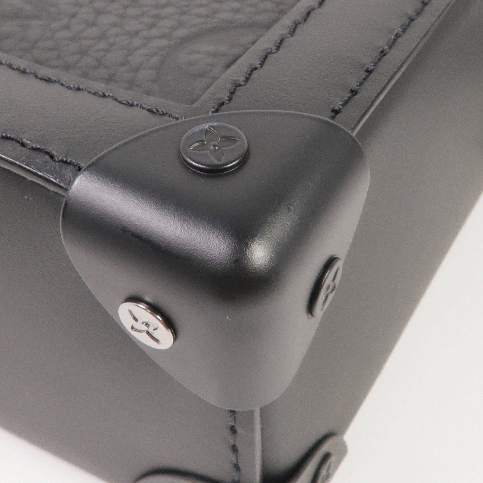 LOUIS VUITTON Monogram Taurillon Vertical Trunk肩背袋