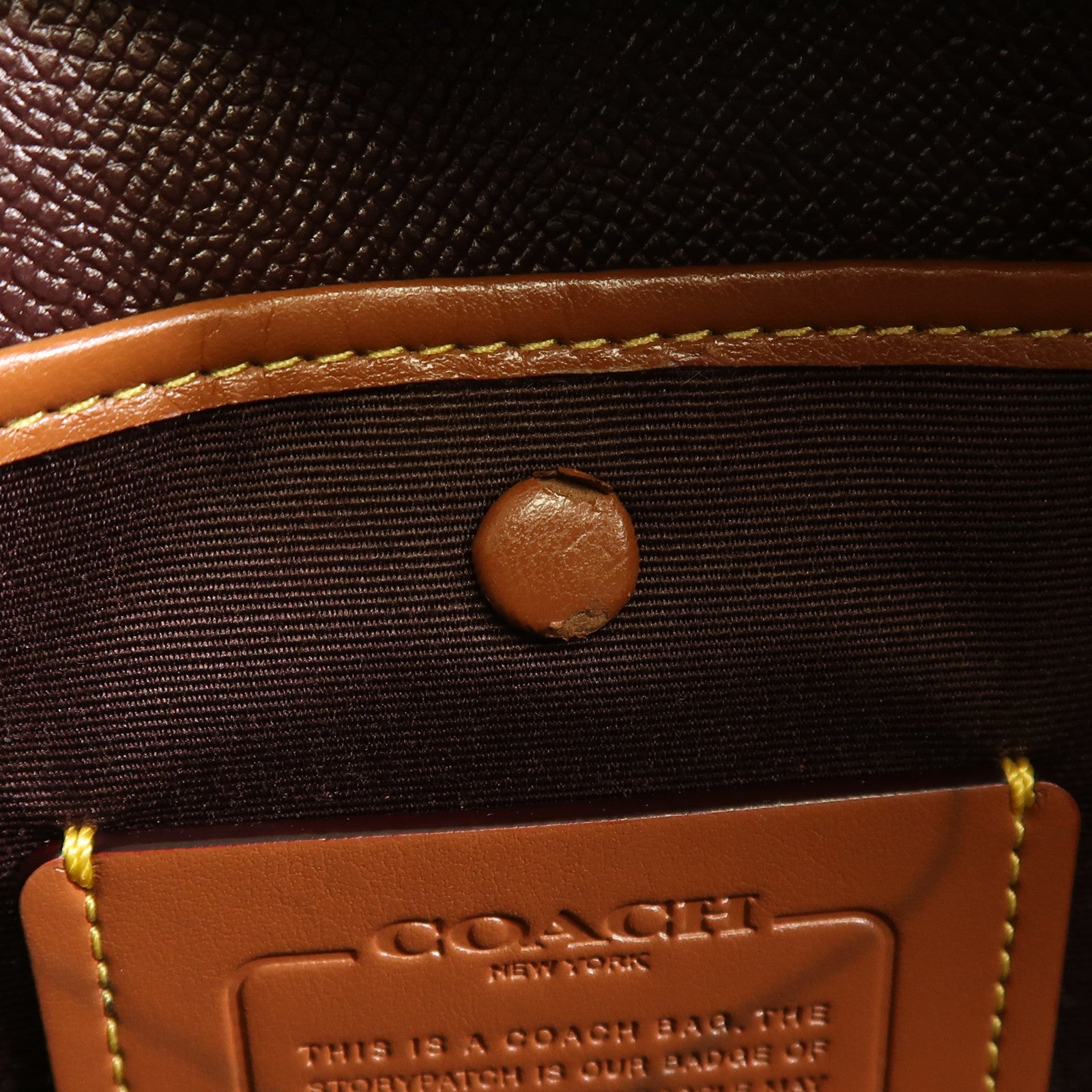 COACH 牛皮皮革Central Tote金扣肩背袋