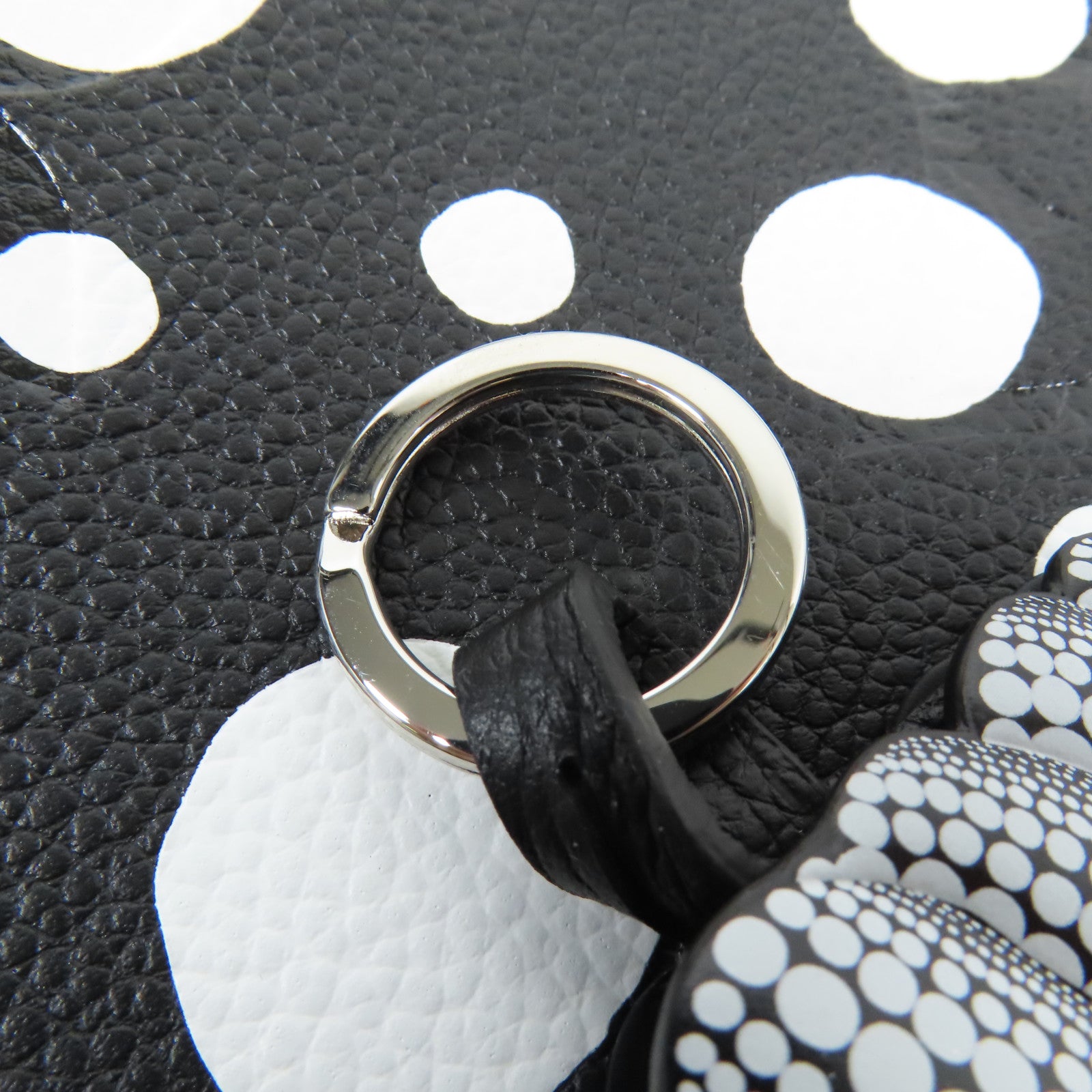 LOUIS VUITTON Embossed On The Go MM銀扣手挽肩背兩用袋