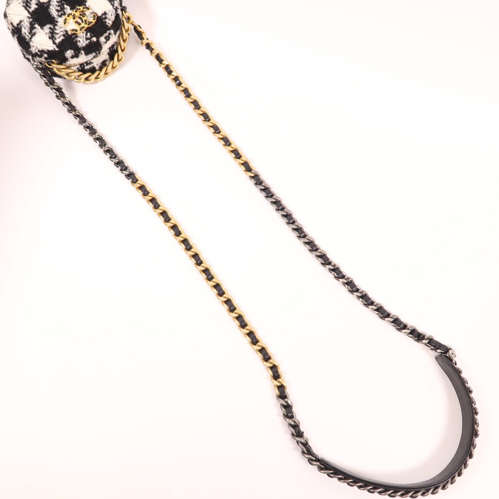 CHANEL 斜紋軟呢C19 Round Bag手挽肩背兩用袋