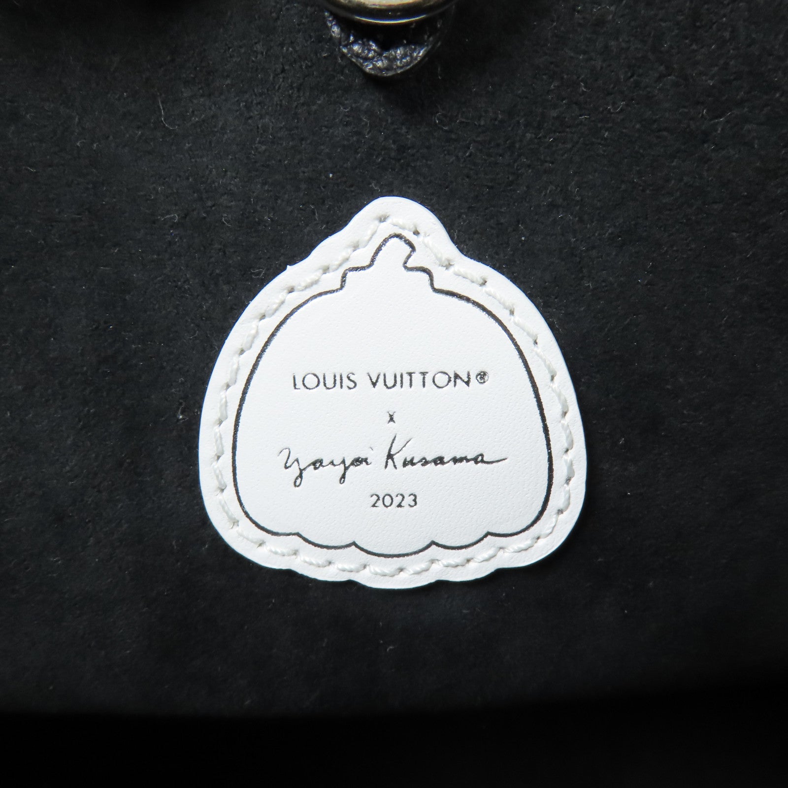 LOUIS VUITTON Embossed On The Go MM銀扣手挽肩背兩用袋