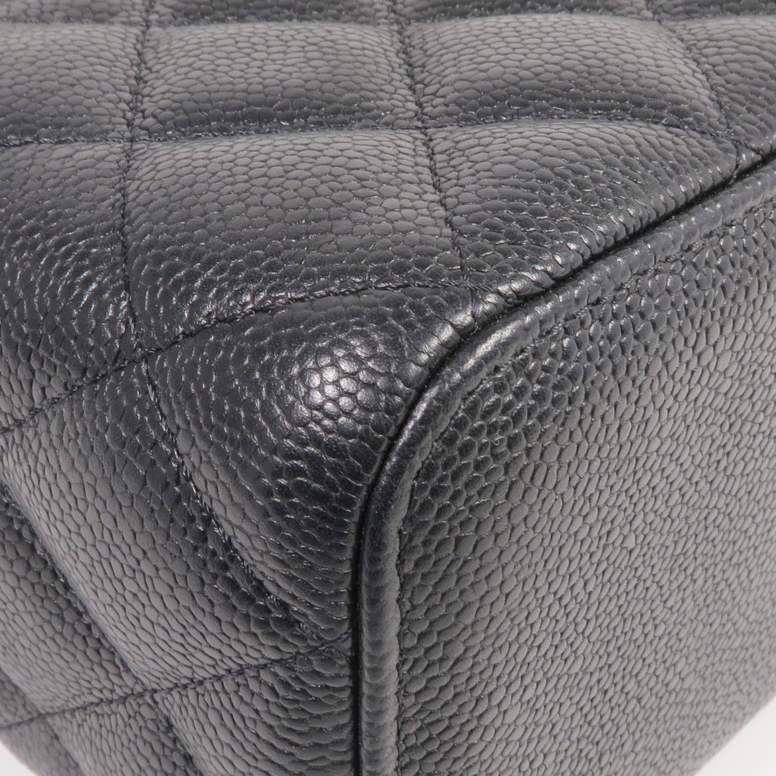 CHANEL 牛皮皮革Vanity Case金扣鏈帶肩背袋