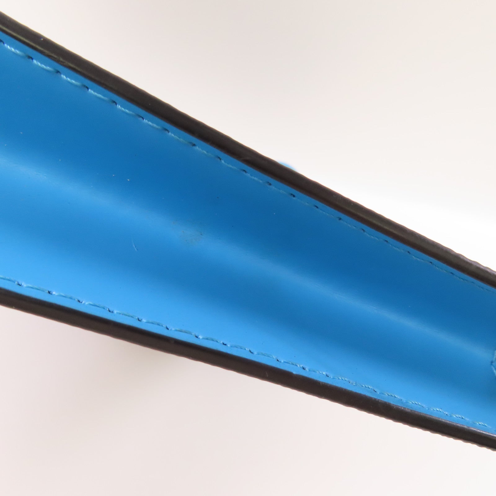 LOUIS VUITTON Monogram Pochette Voyage MM金扣手拿包