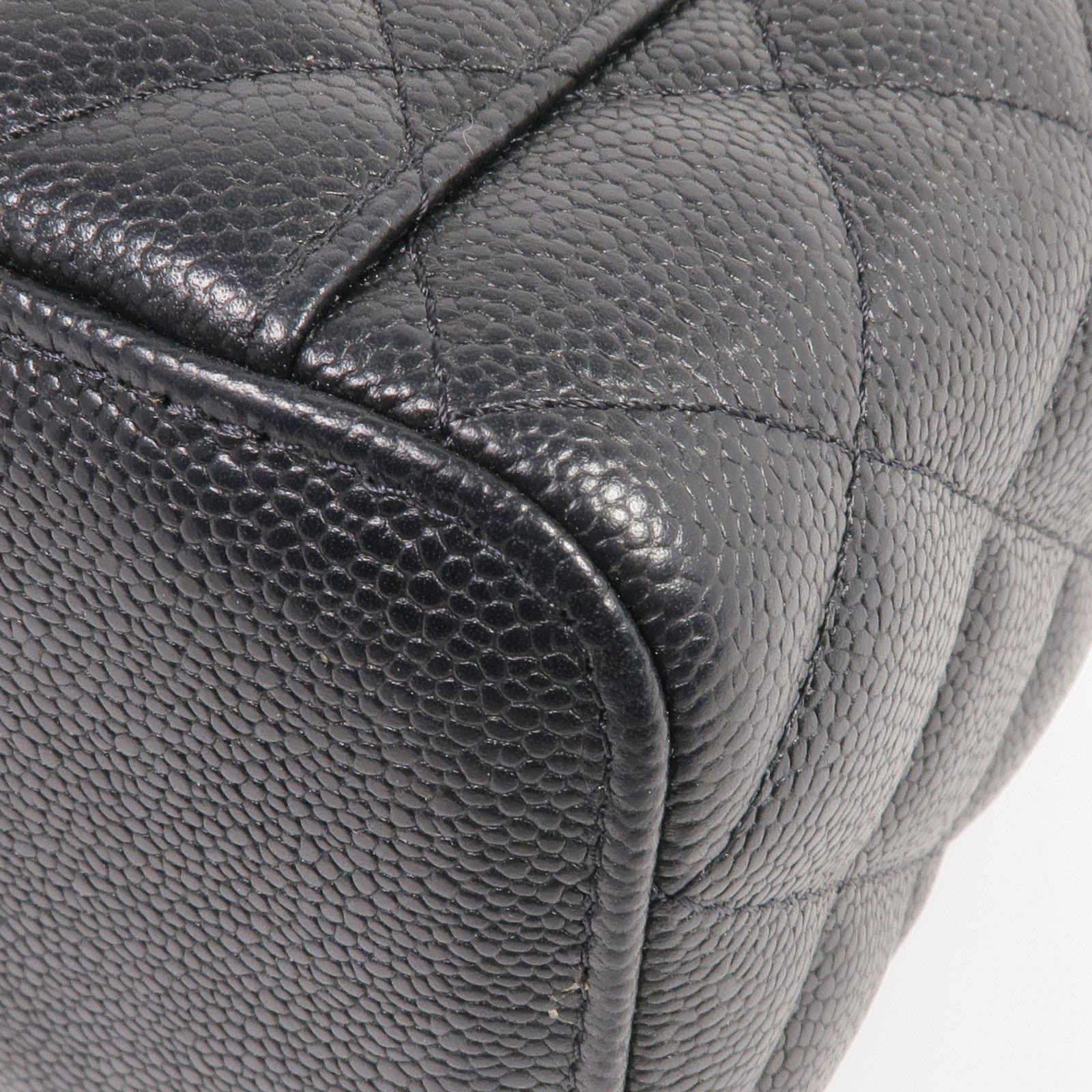 CHANEL 牛皮皮革Vanity Case金扣鏈帶肩背袋