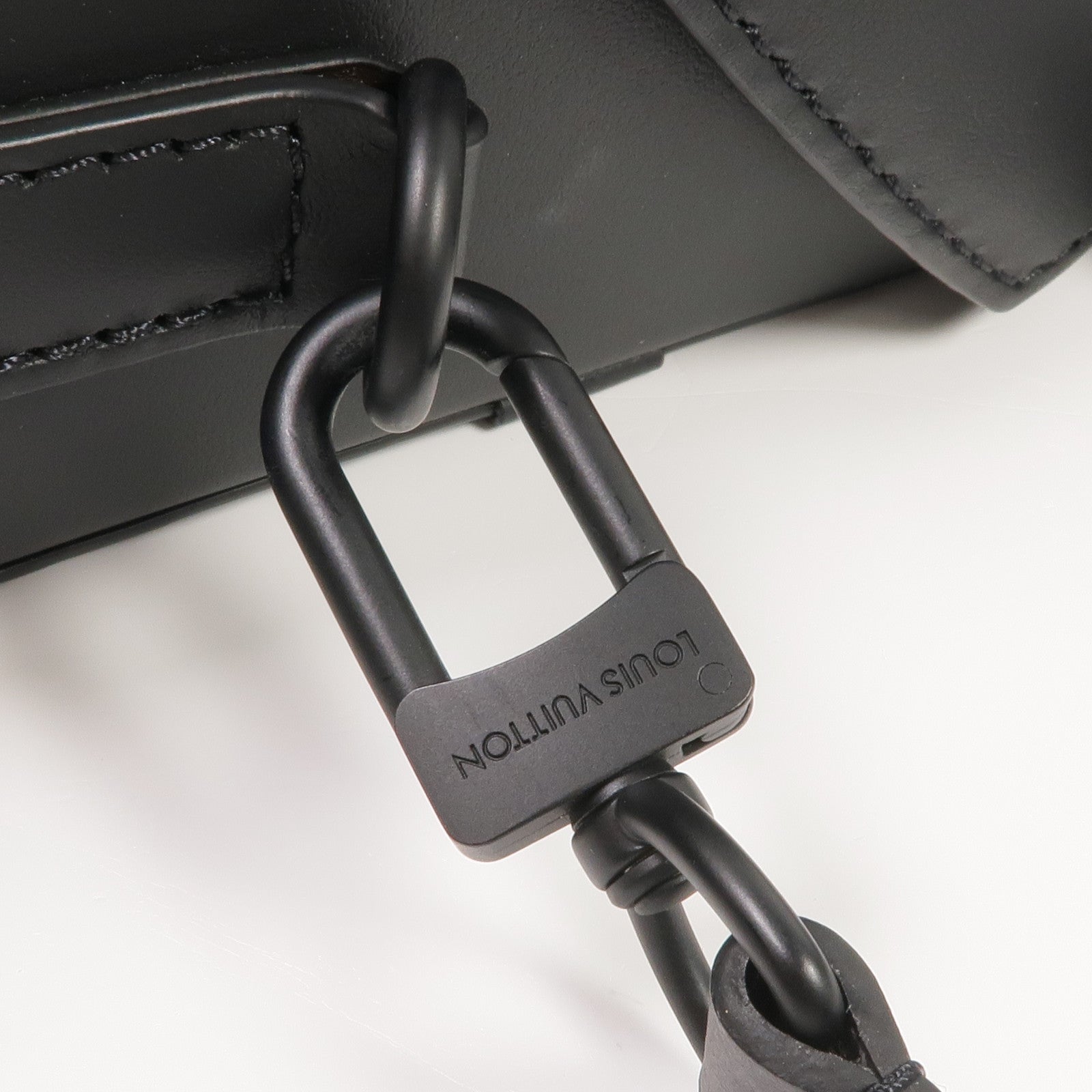 LOUIS VUITTON Monogram Taurillon Vertical Trunk肩背袋