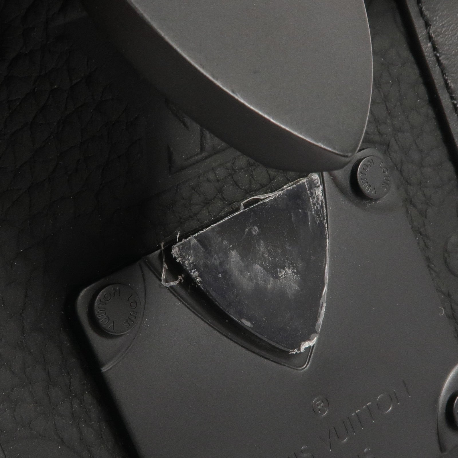 LOUIS VUITTON Monogram Taurillon Vertical Trunk肩背袋