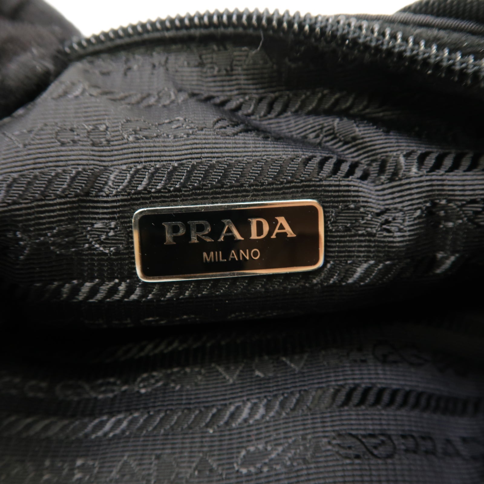 PRADA 尼龍Re-Edition 2000 Mini Bag銀扣肩背袋黑色
