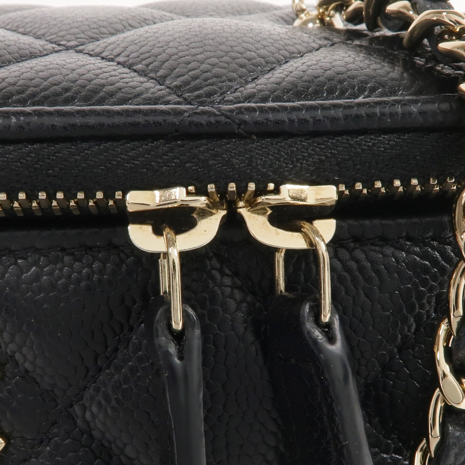 CHANEL 牛皮皮革Vanity Case金扣鏈帶肩背袋