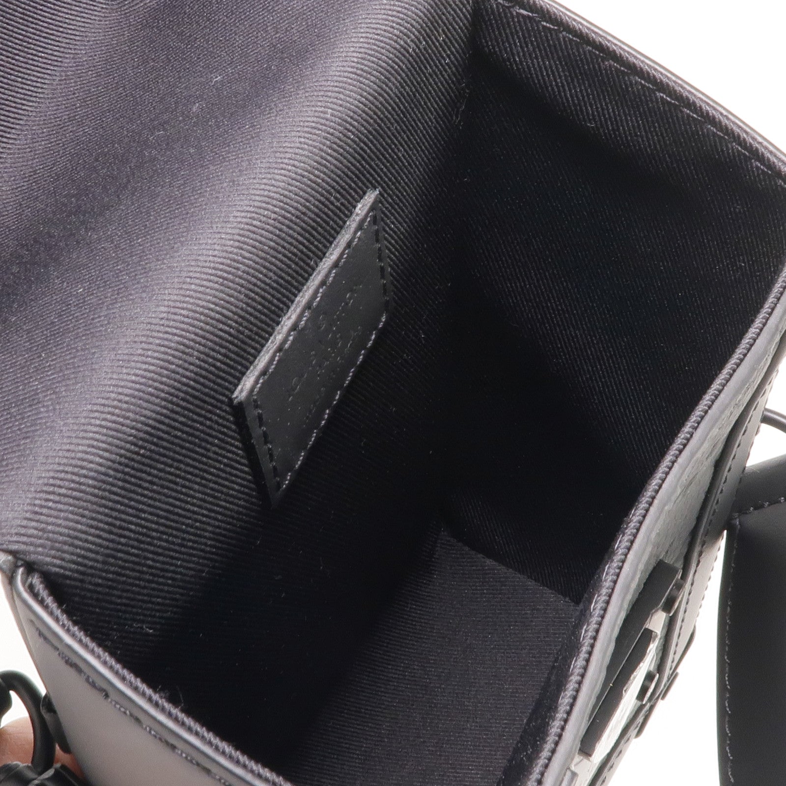 LOUIS VUITTON Monogram Taurillon Vertical Trunk肩背袋