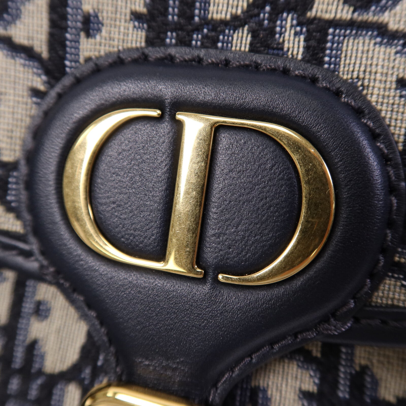 Dior 帆布Bobby Medium金扣肩背袋