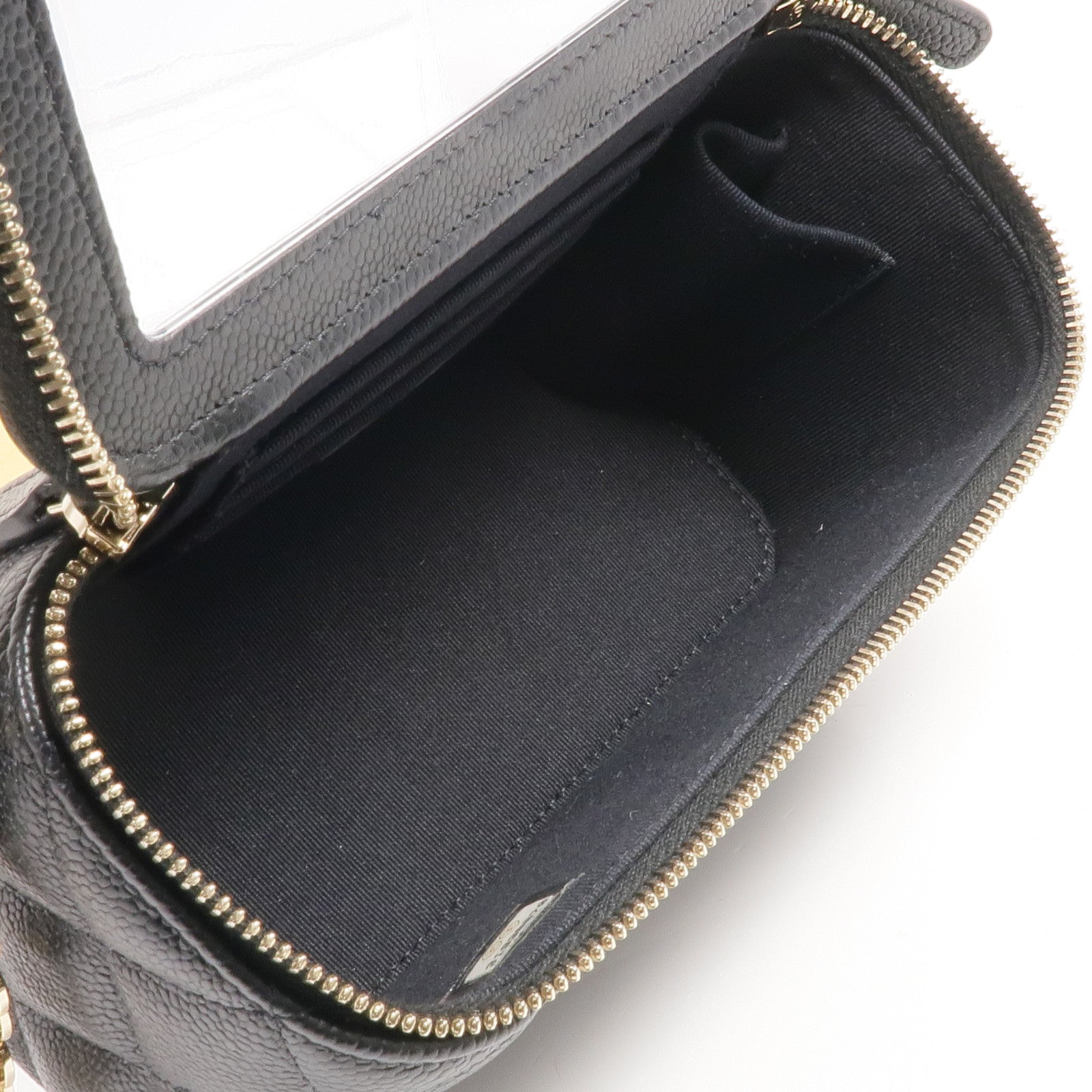 CHANEL 牛皮皮革Vanity Case金扣鏈帶肩背袋