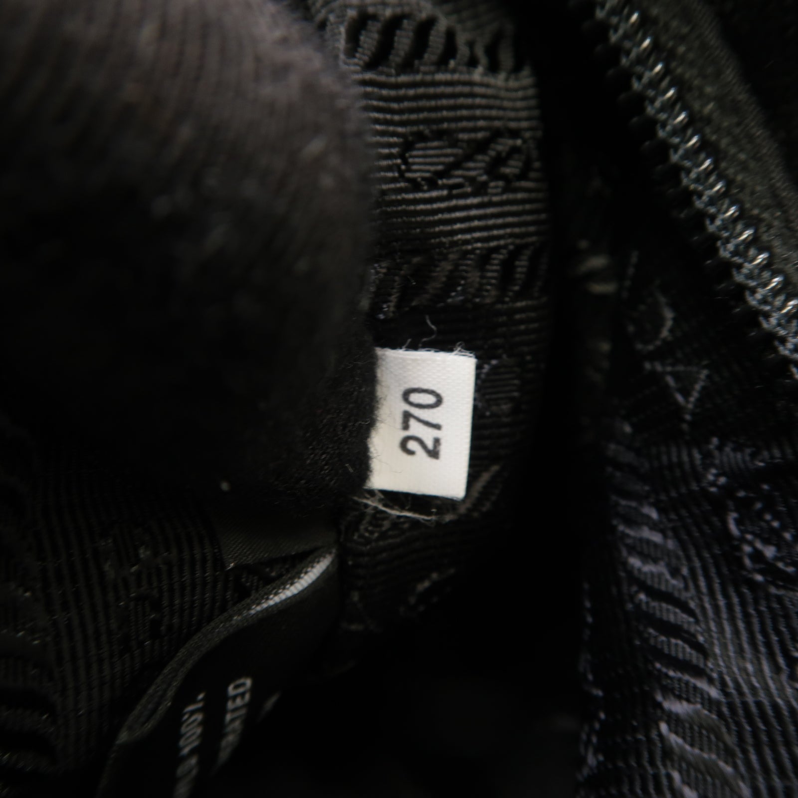 PRADA 尼龍Re-Edition 2000 Mini Bag銀扣肩背袋黑色