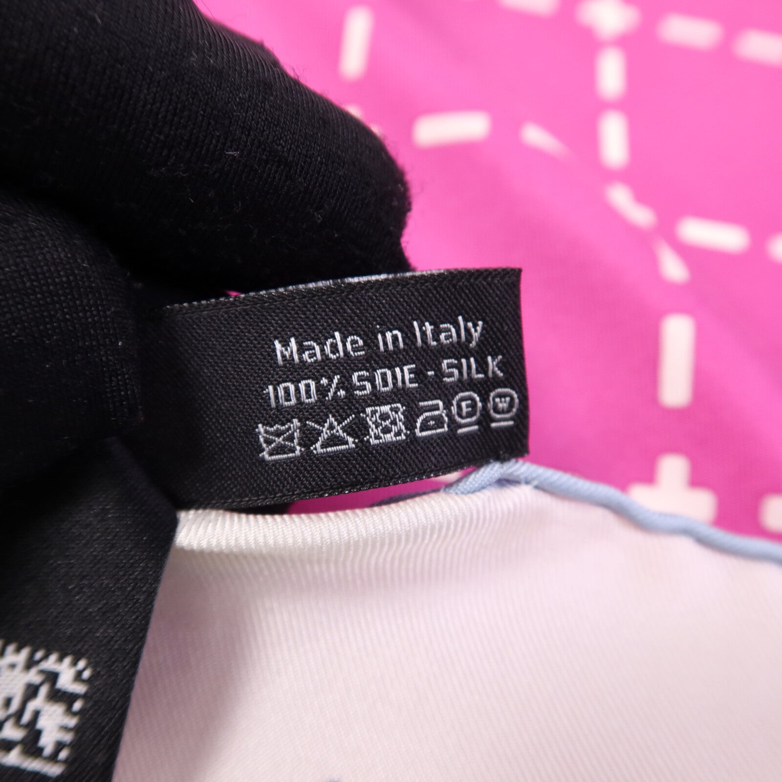 CHANEL 絲質Scarf 90x90絲巾