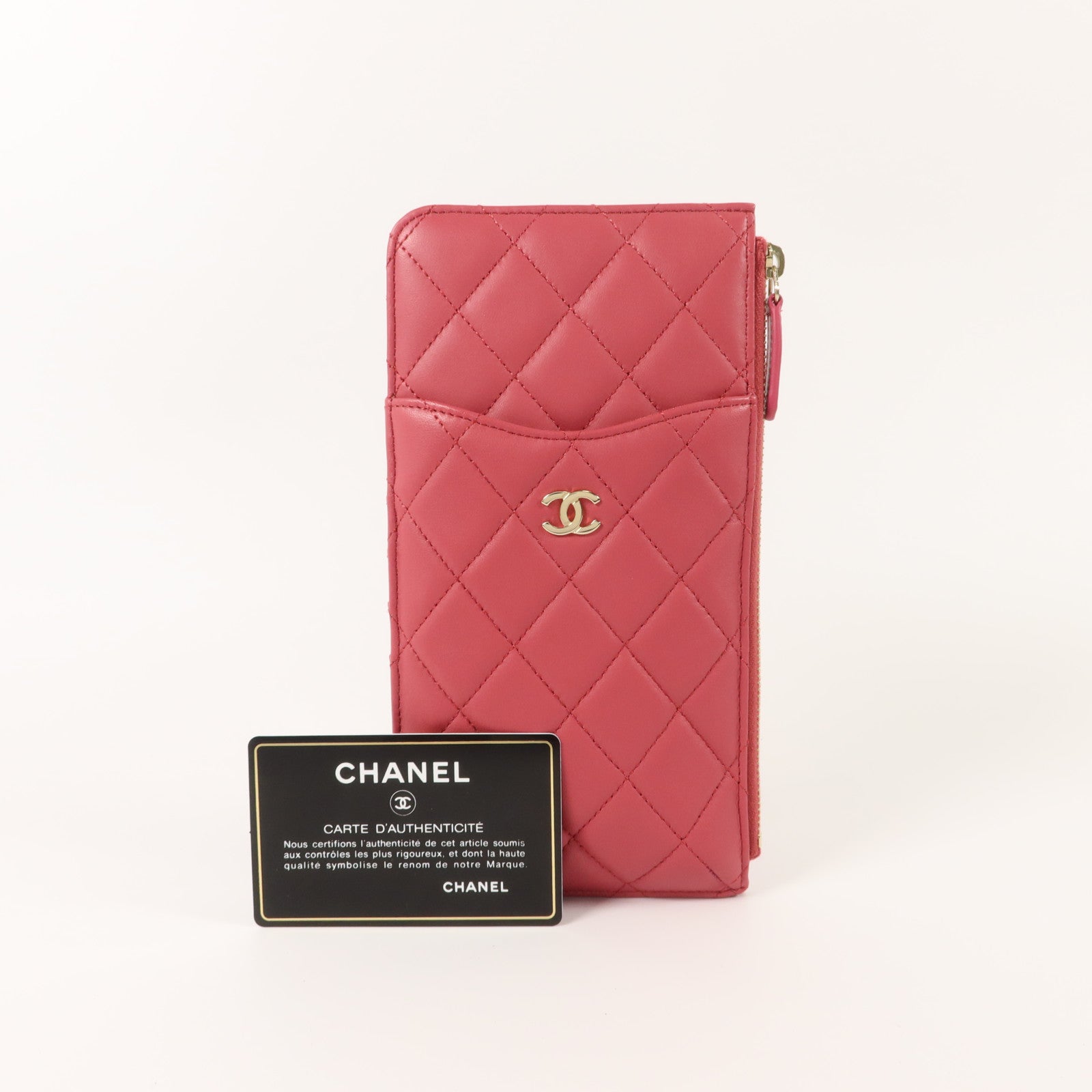 CHANEL 羊皮皮革Classic Phone Pouch With Zipper小袋