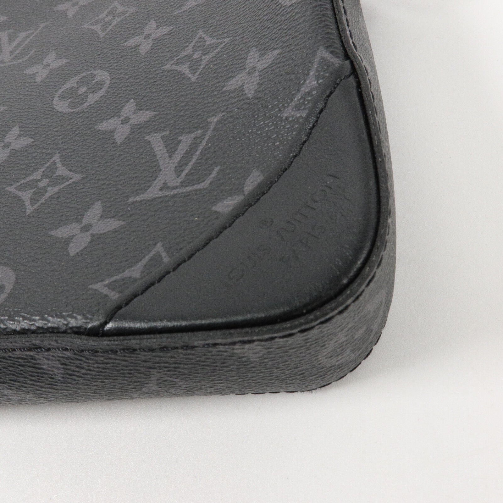 LOUIS VUITTON Monogram Eclipse Reverse Trio Messenger肩背袋