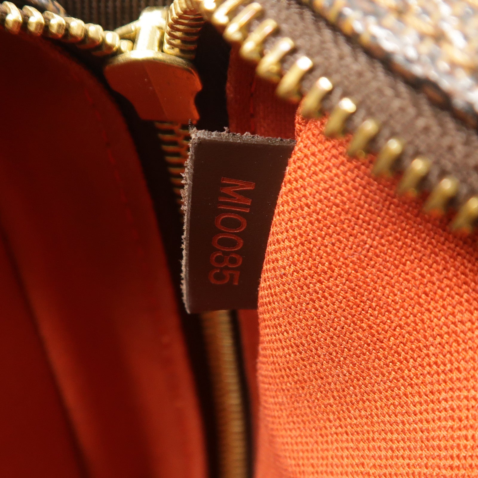 LOUIS VUITTON Damier Olav PM肩背袋