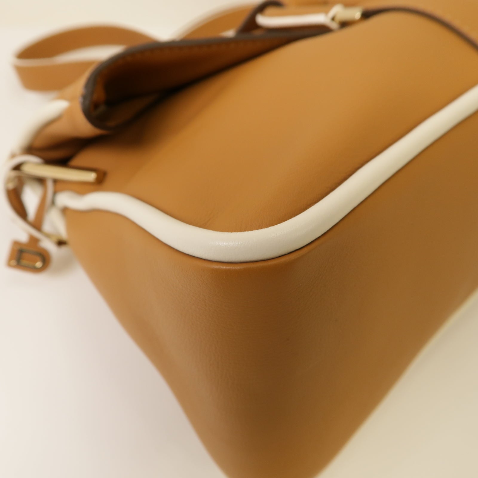 SELECTION 【激減優惠】牛皮皮革Shoulder Bag金扣肩背袋貝殻色