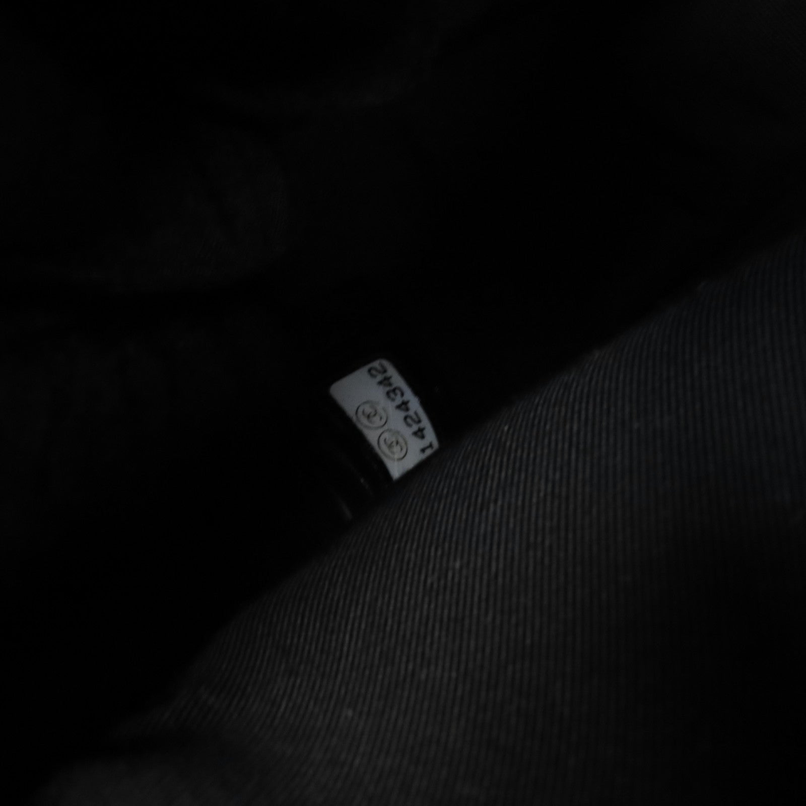 CHANEL 菱格Caviar皮革Chain Shoulder金扣鏈帶肩背袋