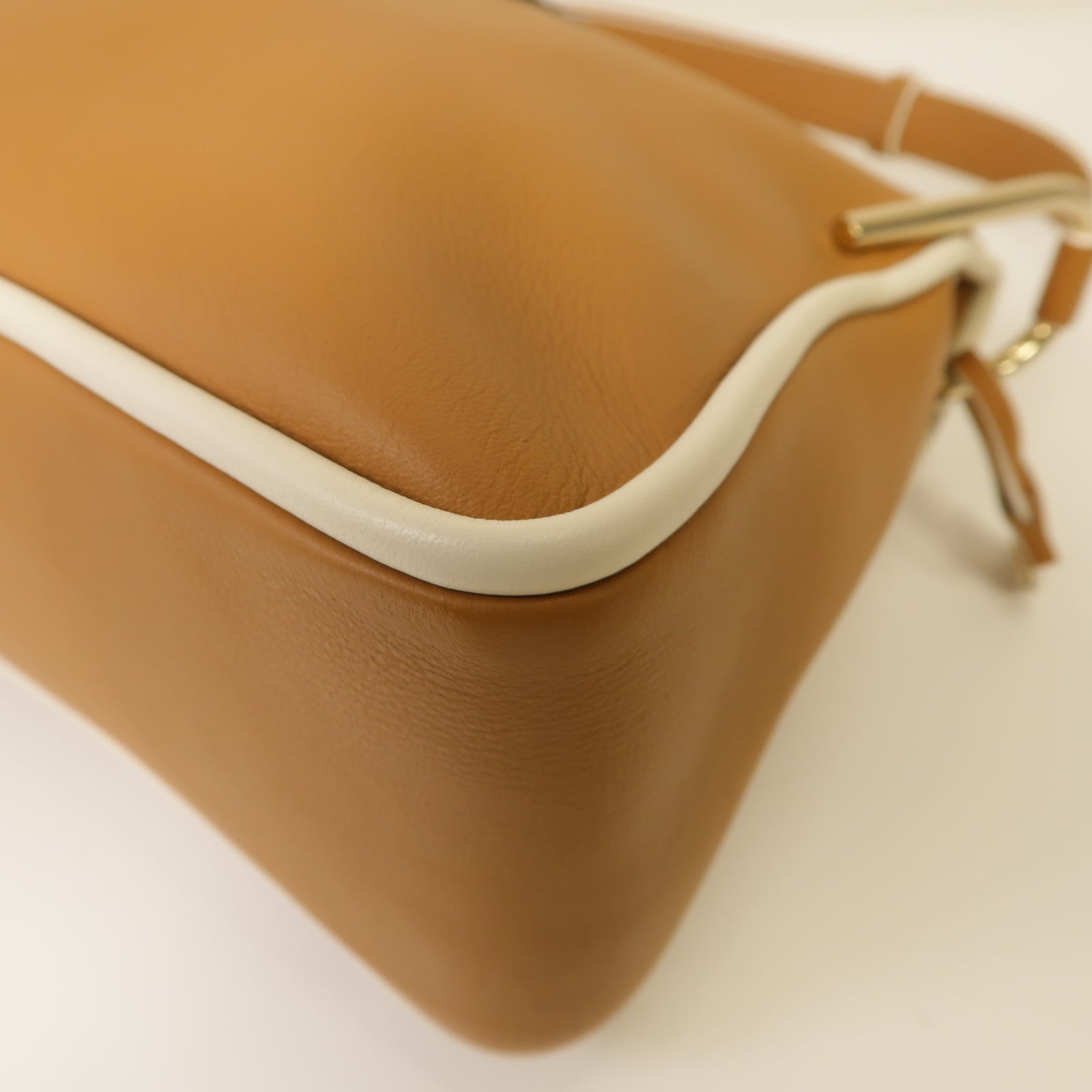 SELECTION 【激減優惠】牛皮皮革Shoulder Bag金扣肩背袋貝殻色