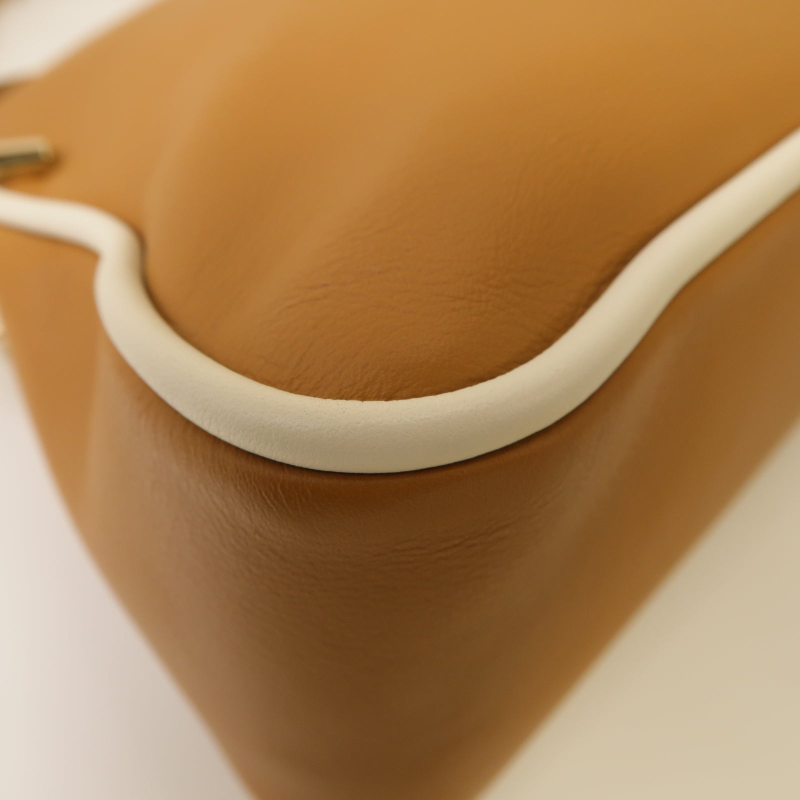 SELECTION 【激減優惠】牛皮皮革Shoulder Bag金扣肩背袋貝殻色