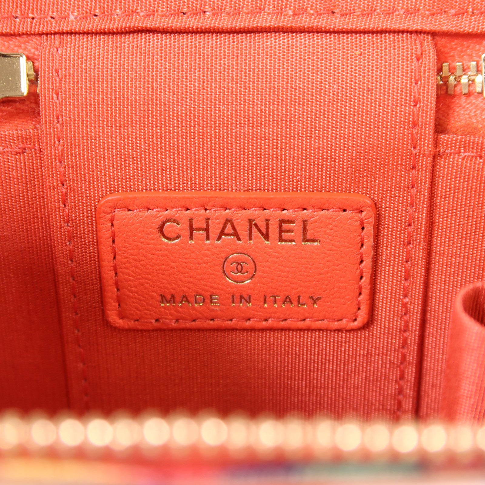 CHANEL 紡織布料/羊皮皮革Mini Vanity Case金扣鏈帶肩背袋