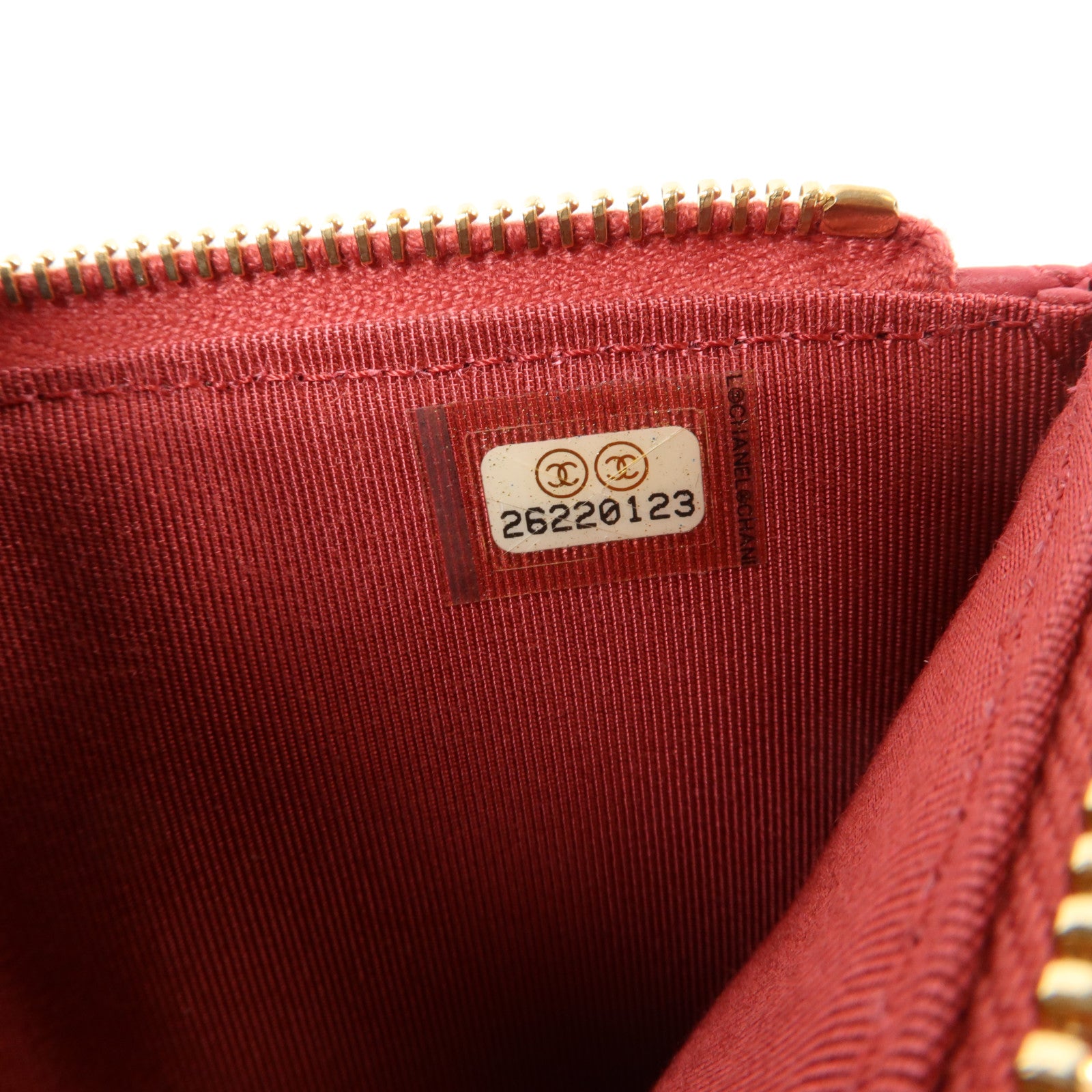 CHANEL 羊皮皮革Classic Phone Pouch With Zipper小袋