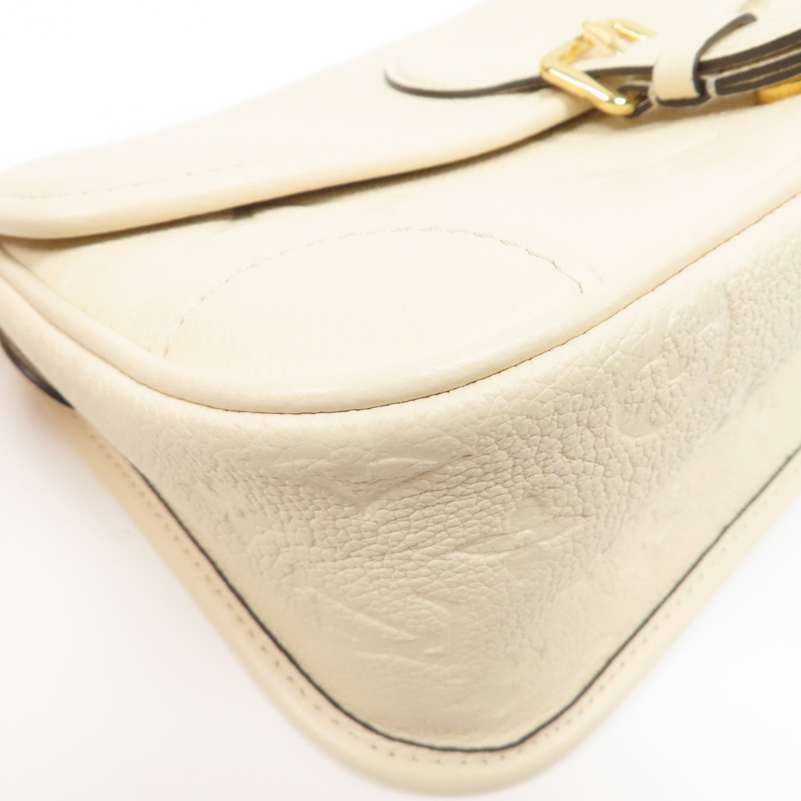 LOUIS VUITTON Monogram Empreinte Diane金扣肩背袋白色