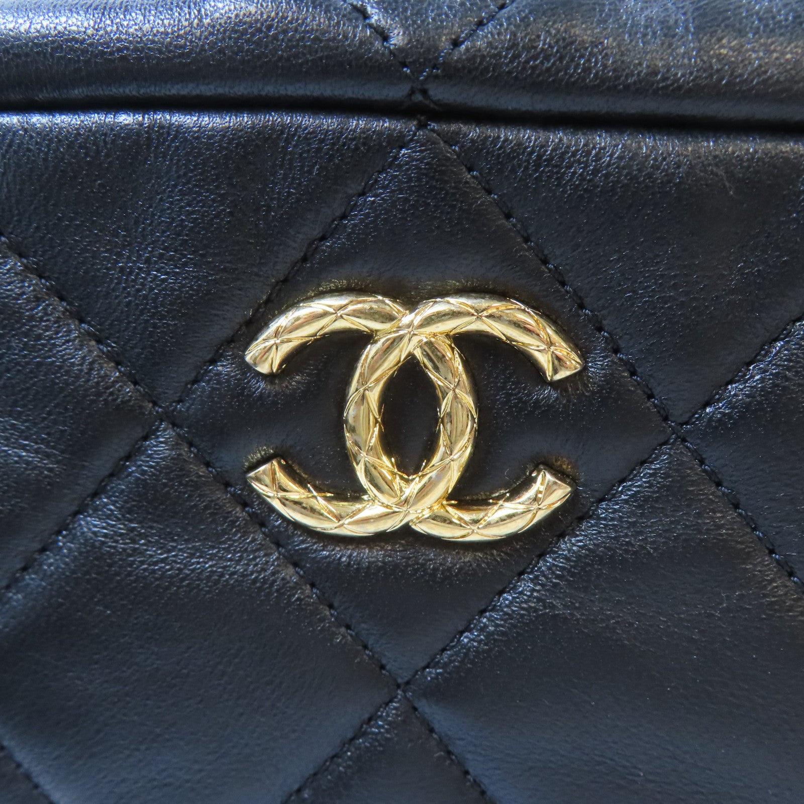 CHANEL 菱格牛皮皮革Chain Shoulder金扣鏈帶肩背袋黑色