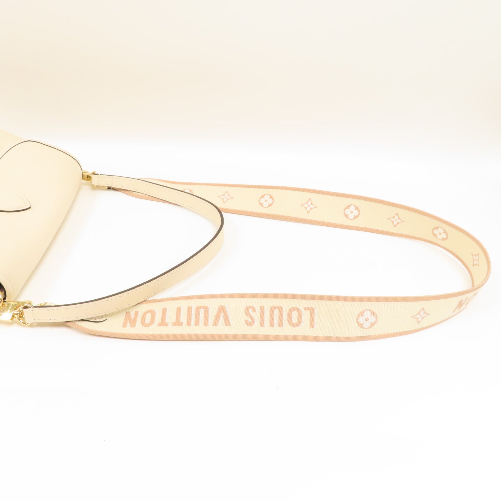 LOUIS VUITTON Monogram Empreinte Diane金扣肩背袋白色