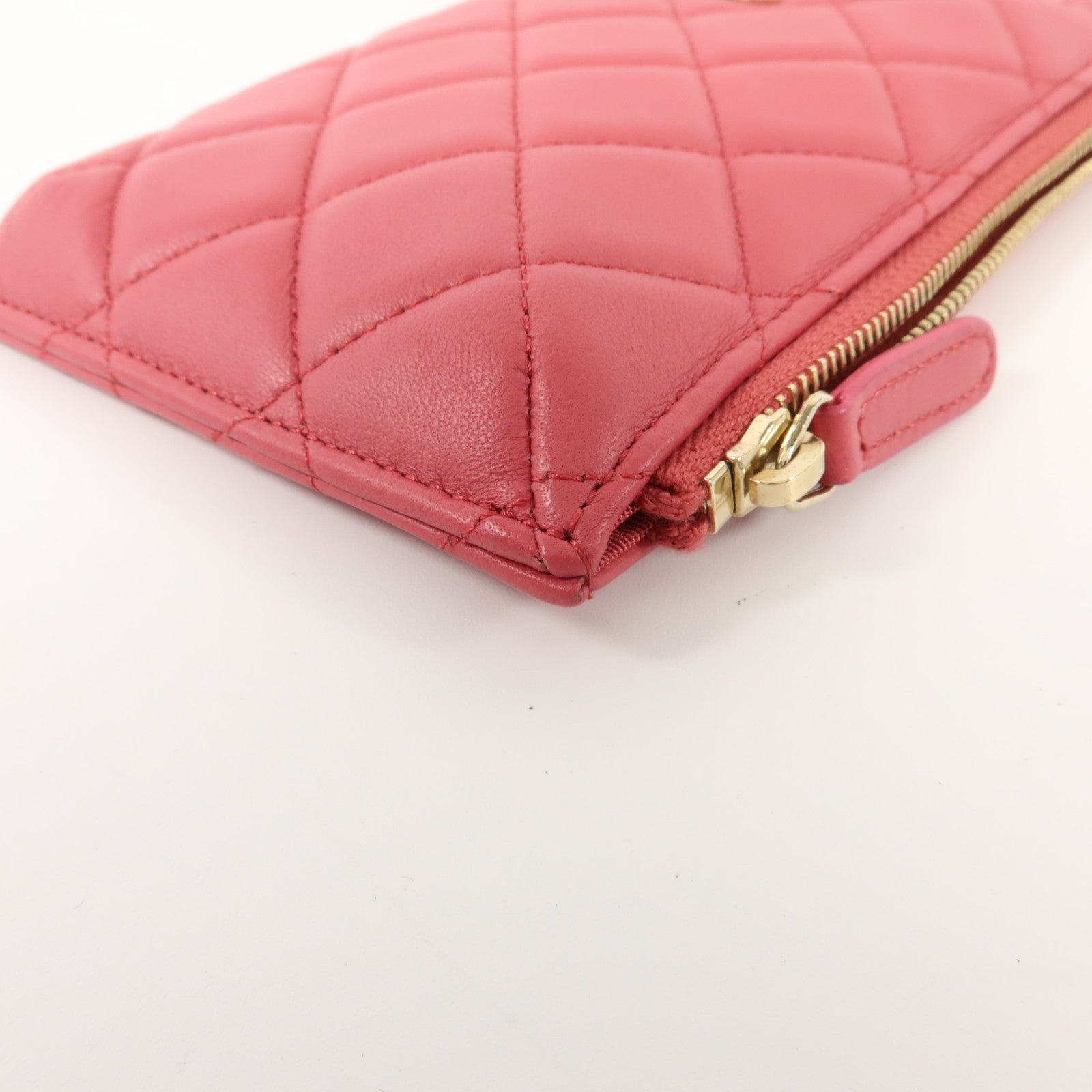 CHANEL 羊皮皮革Classic Phone Pouch With Zipper小袋