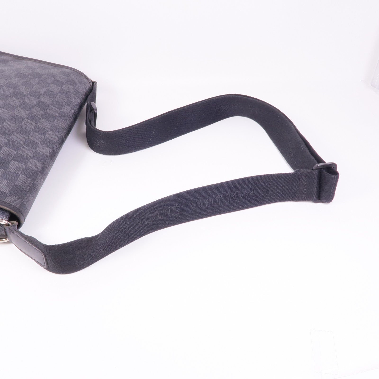 LOUIS VUITTON Damier Graghite Daniel MM銀扣肩背袋