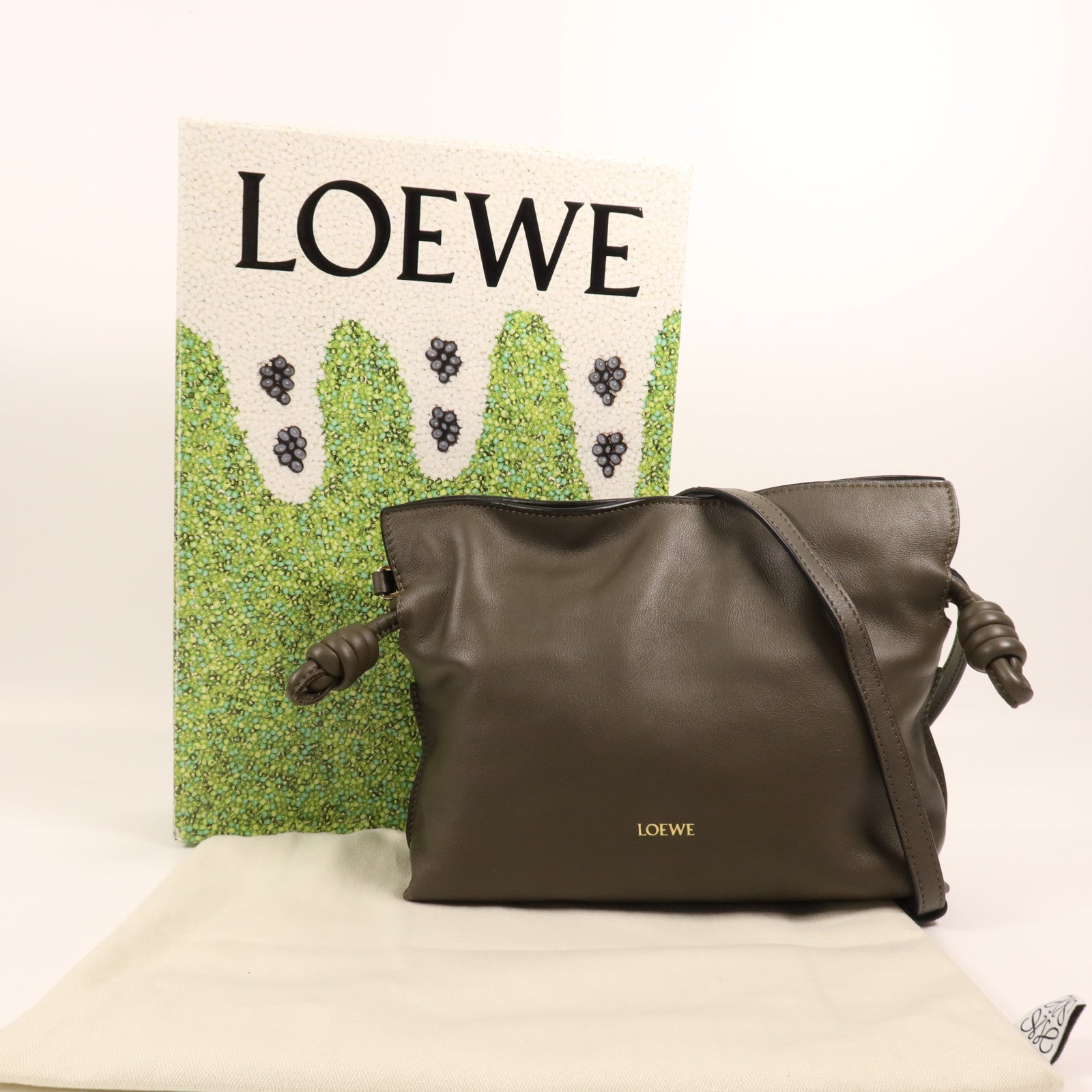 LOEWE 牛皮皮革Flamenco Clutch M金扣肩背袋
