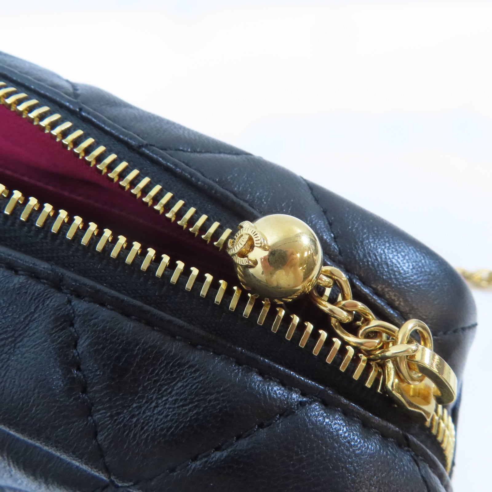 CHANEL 菱格牛皮皮革Chain Shoulder金扣鏈帶肩背袋黑色